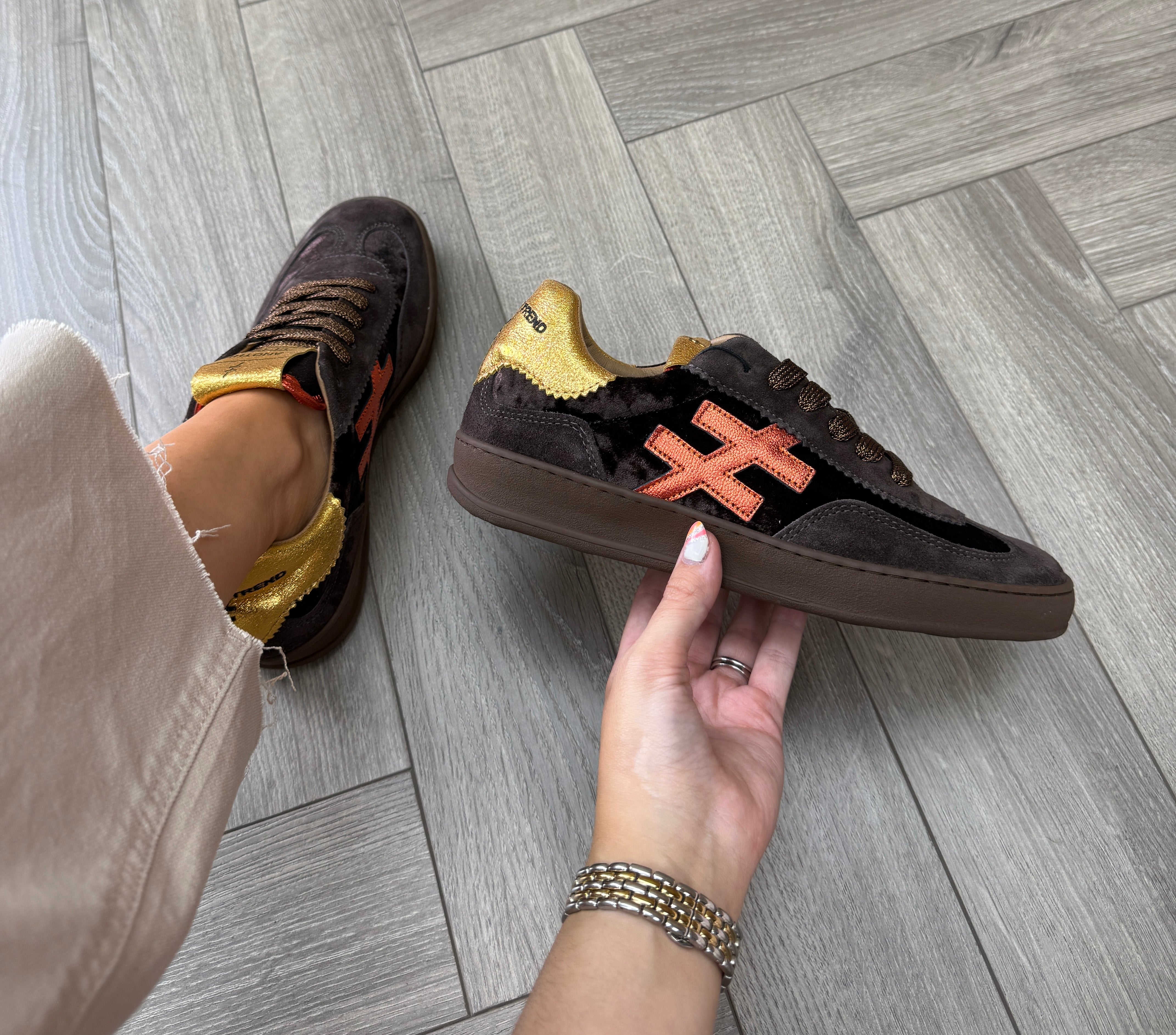 Another Trend (AW25) A03/81/03 Dark Gum Sole Velvet Trainer