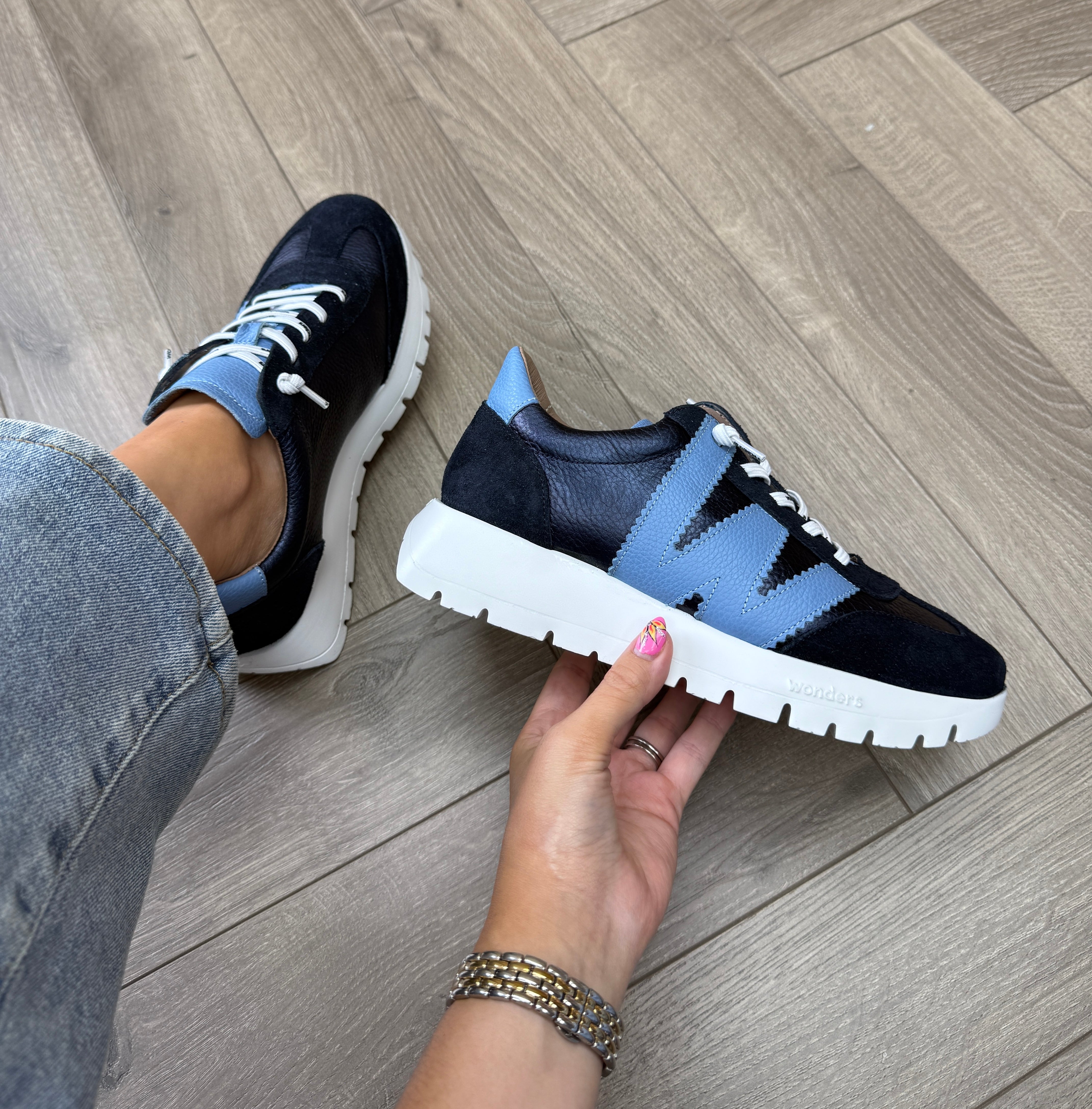 Wonders (AW25) A-2476 Elevated Trainer With Blue Trim - Noche
