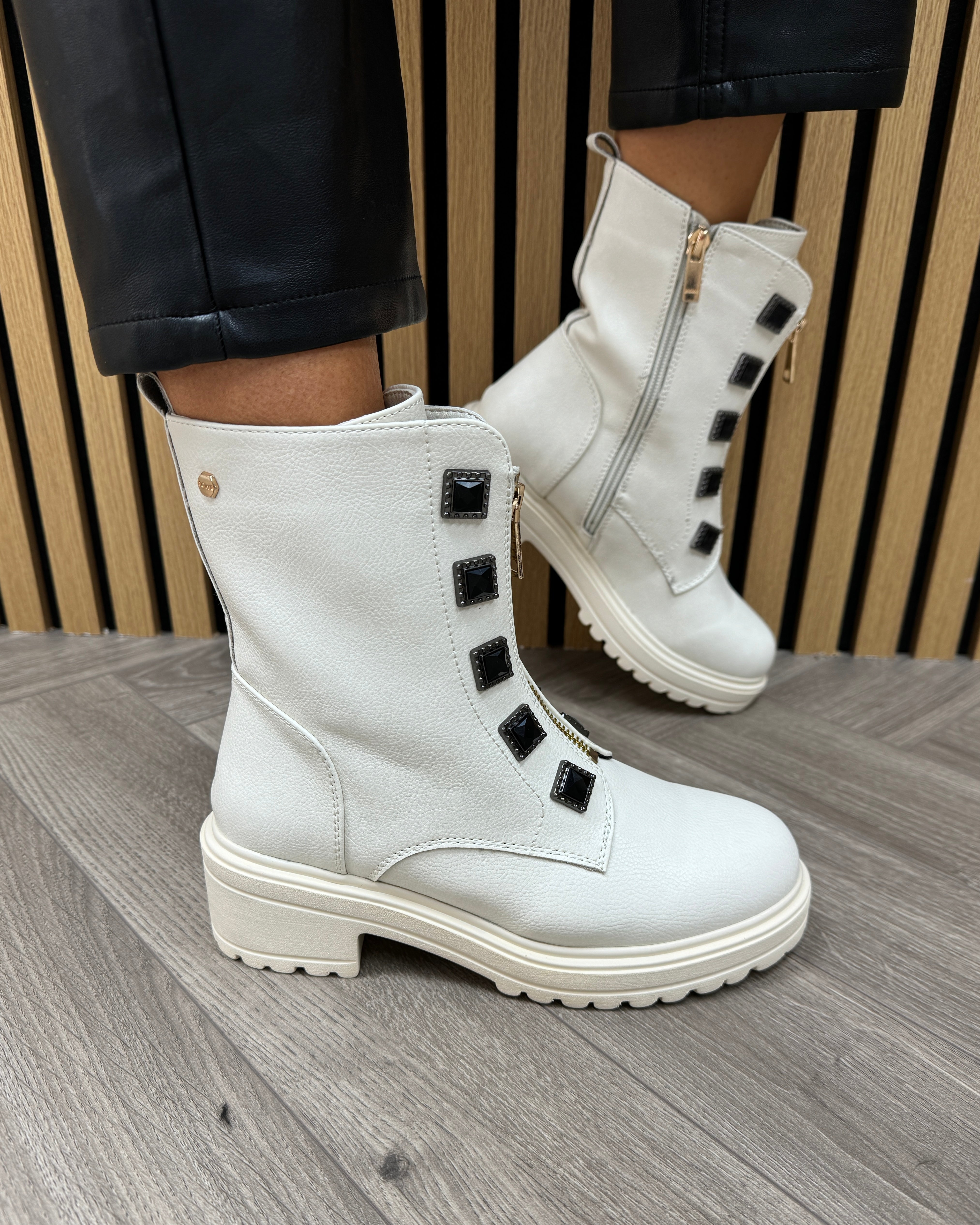 Lloyd Pryce L25 Gaffney Boot with Front Zip and Diamante Detail Cream 3