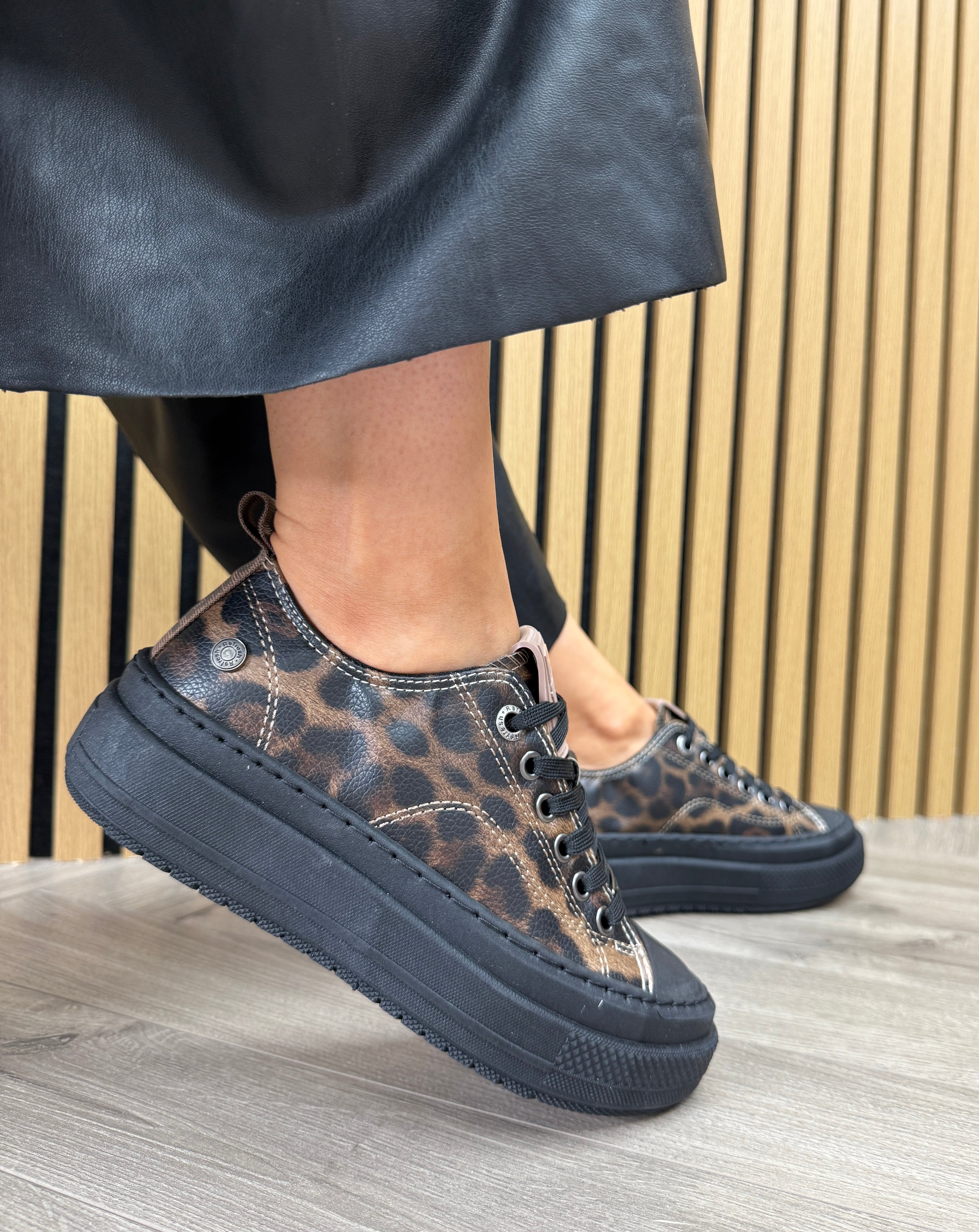 Refresh (AW25) 173072 Platform Dark Gum Sole Trainer -Z.C.Leopard
