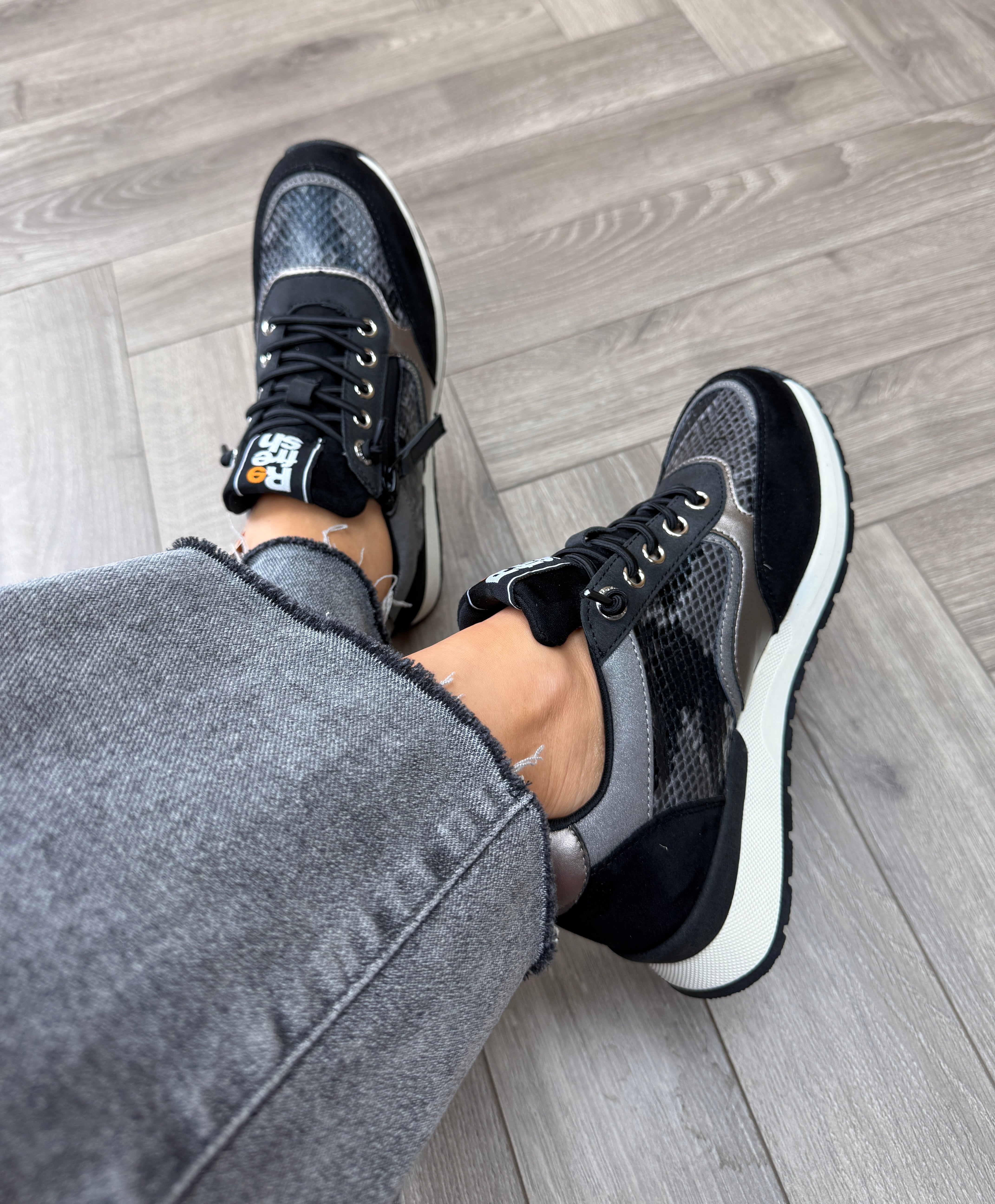 Refresh (AW25) 172960 Elevated Trainer With Elastic Lace and