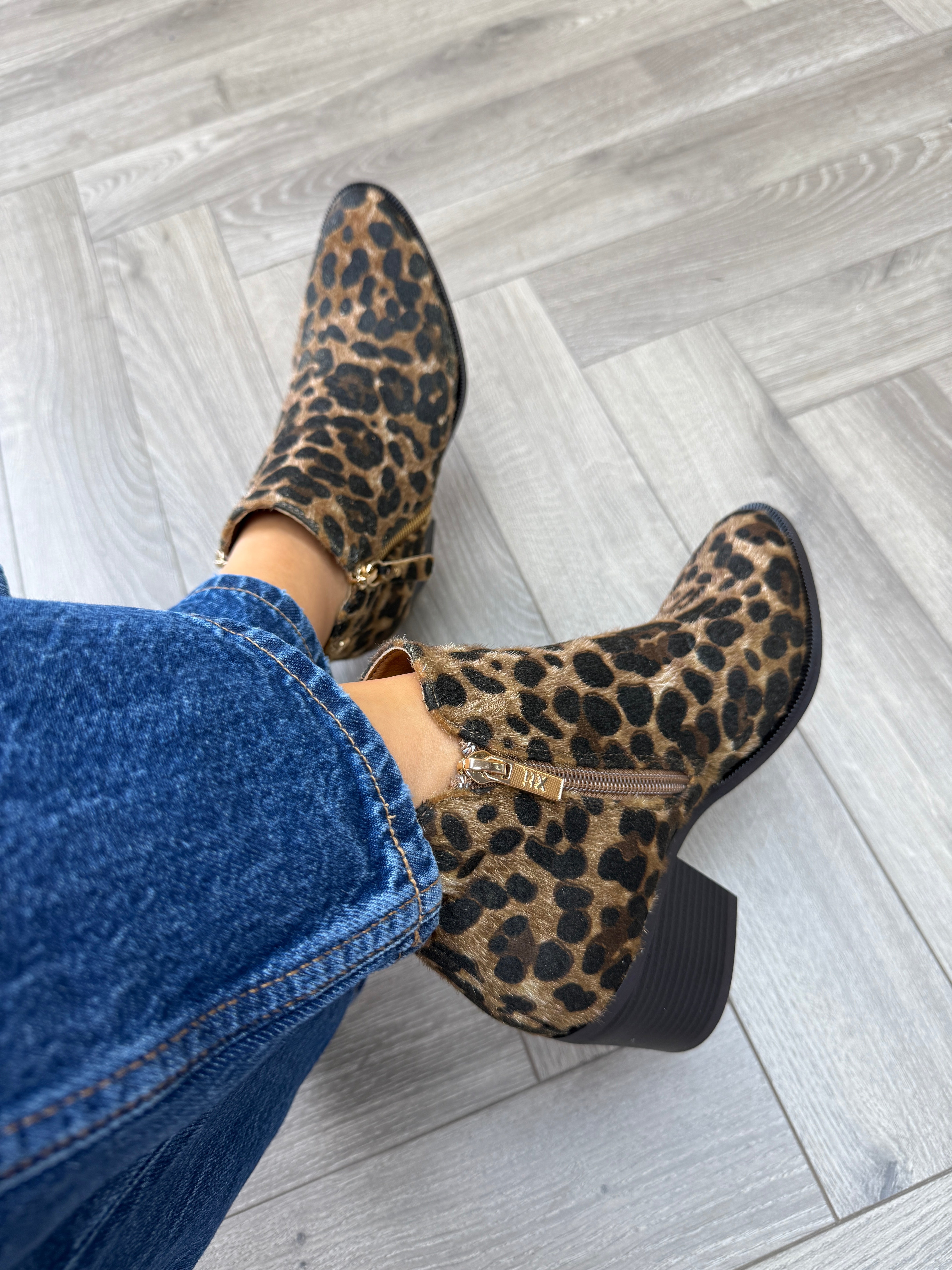 XTI (AW25) 144648 Leopard Boot With Block Heel - BN.C Camel