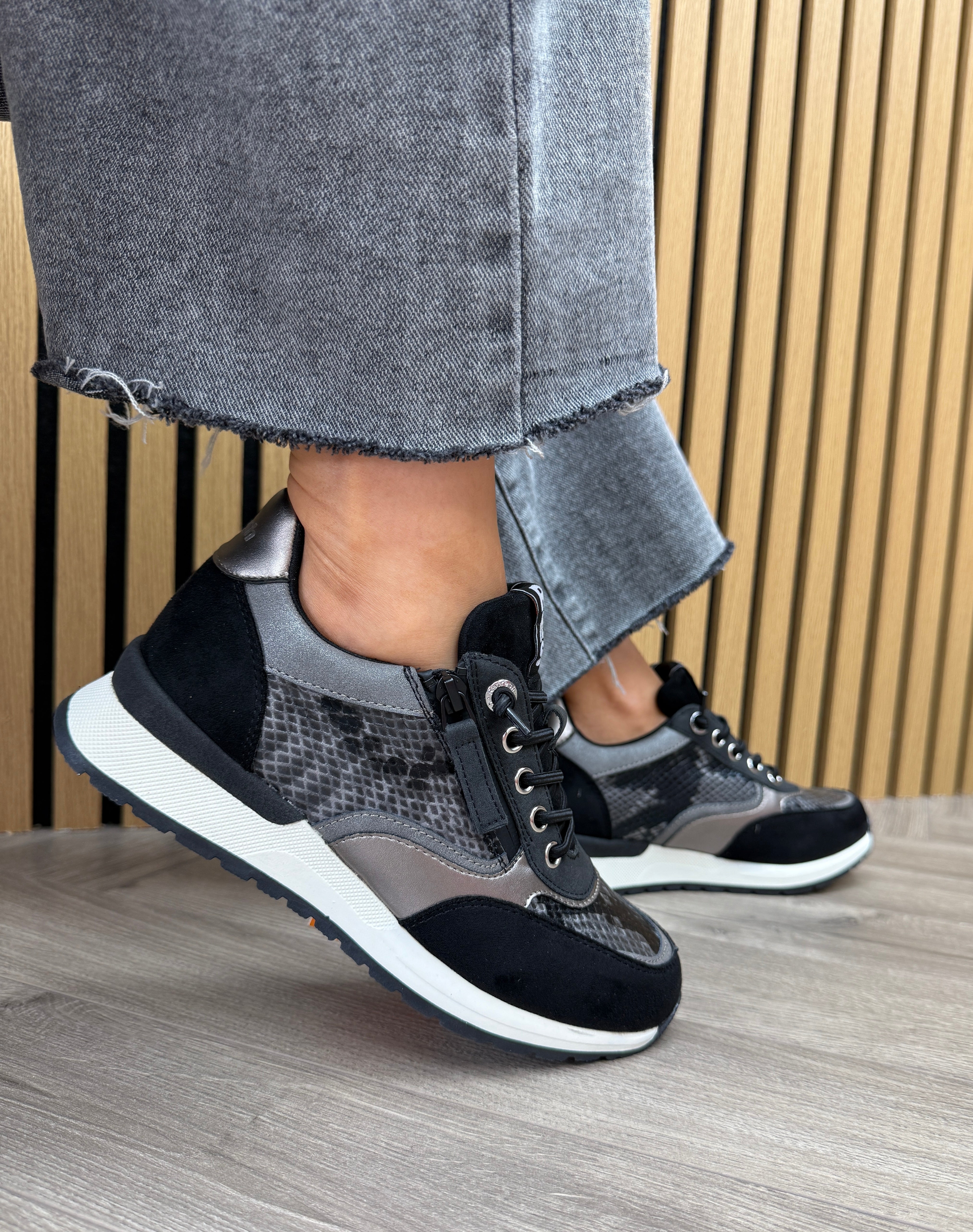 Refresh (AW25) 172960 Elevated Trainer With Elastic Lace and