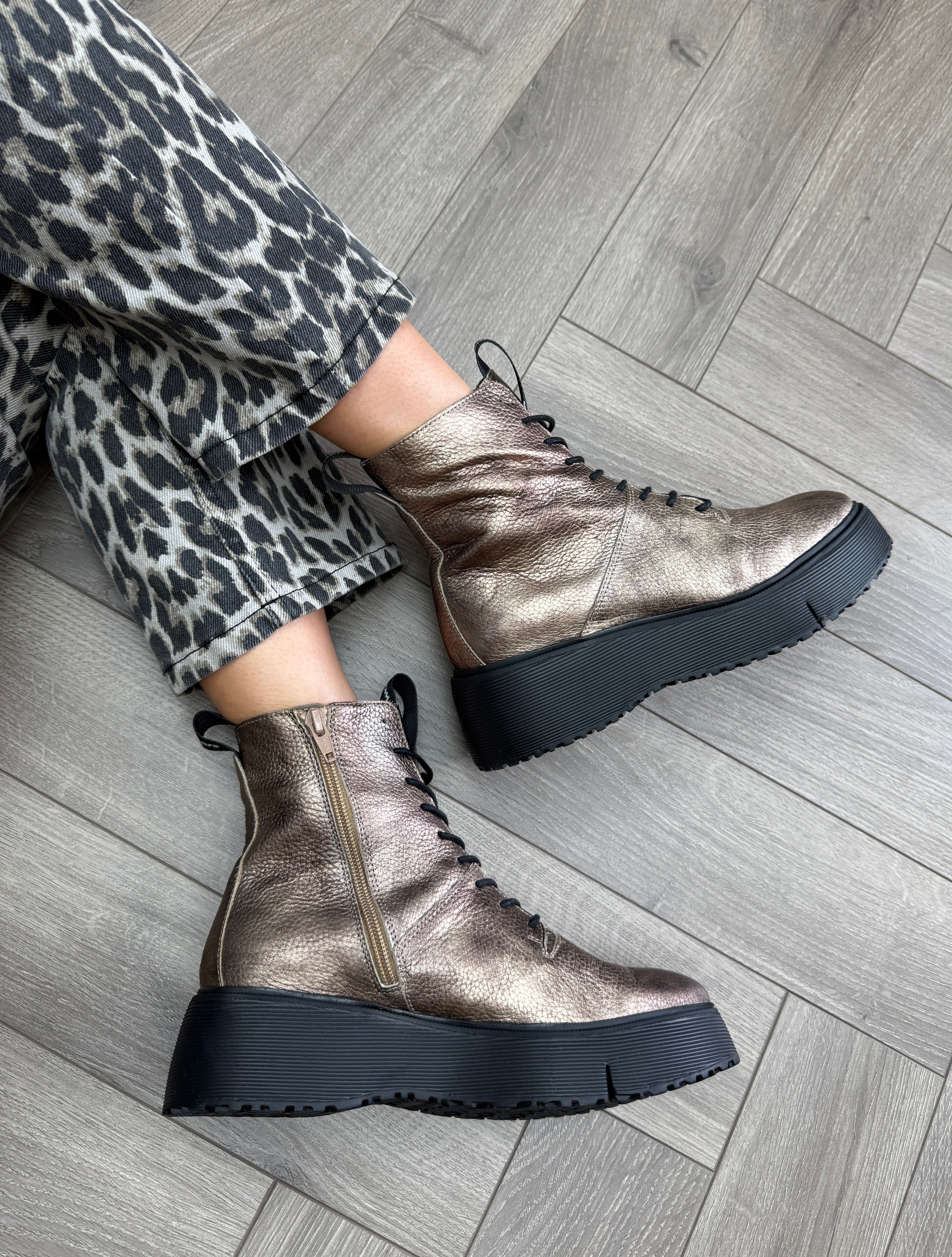 Wonders (WAW34) Chunky Metallic Boot A-9350 - Oro – Fred Funk