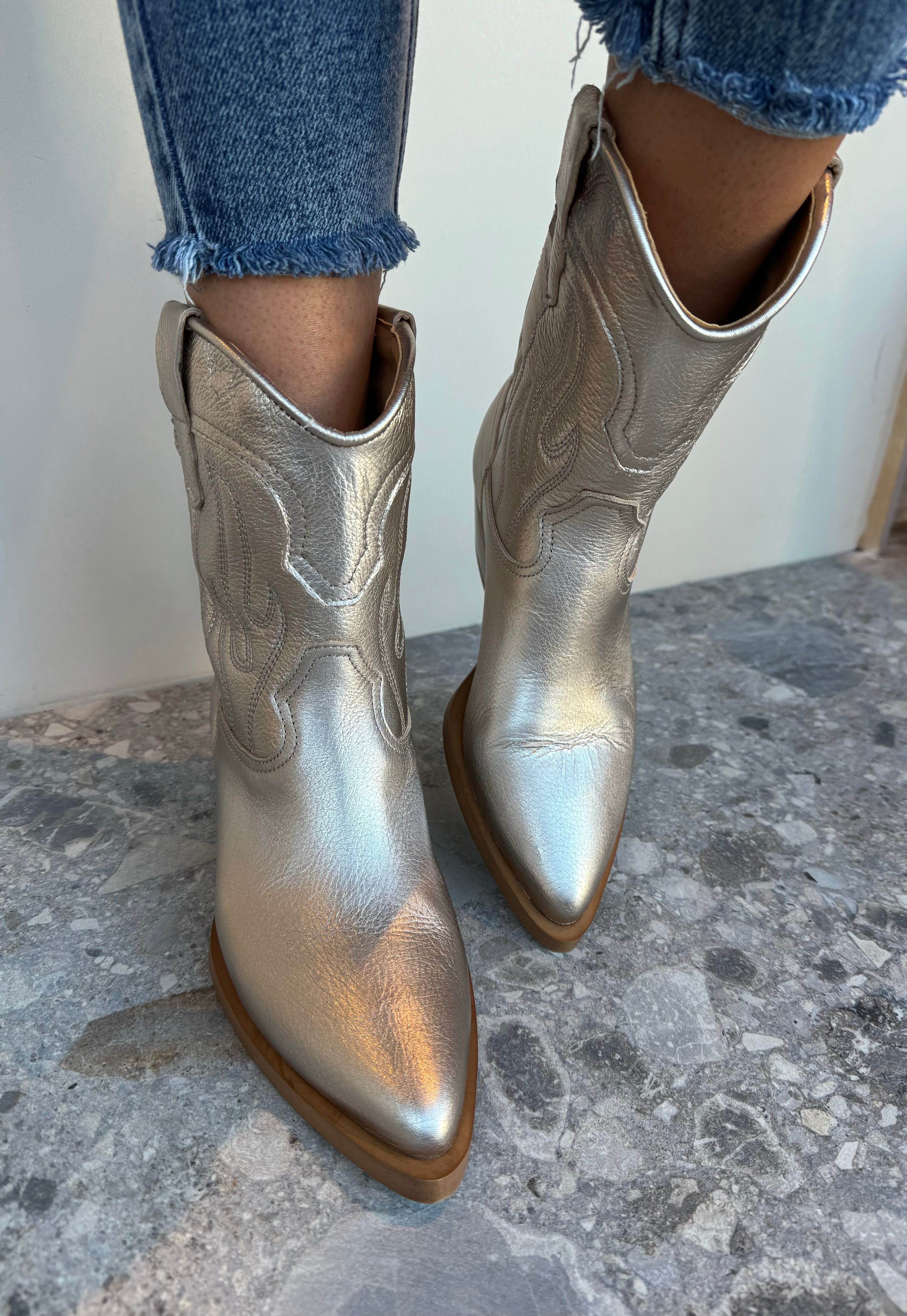 Metallic on sale cowboy boots