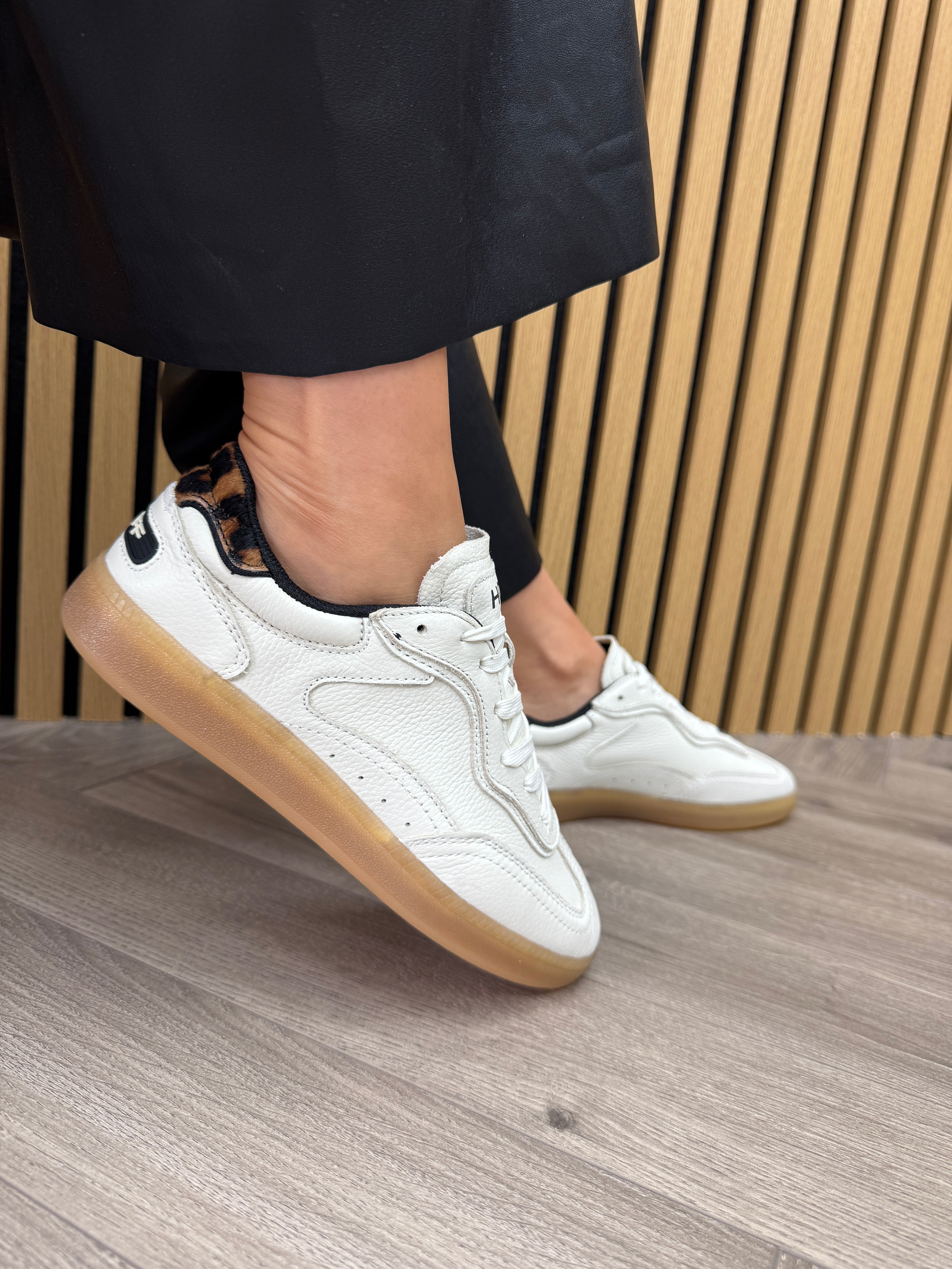 その他 PH03-PREMIUM No.004 Hoff (AW25) 'Alley' 22562003 Gum Sole Trainer With Leopard Heel