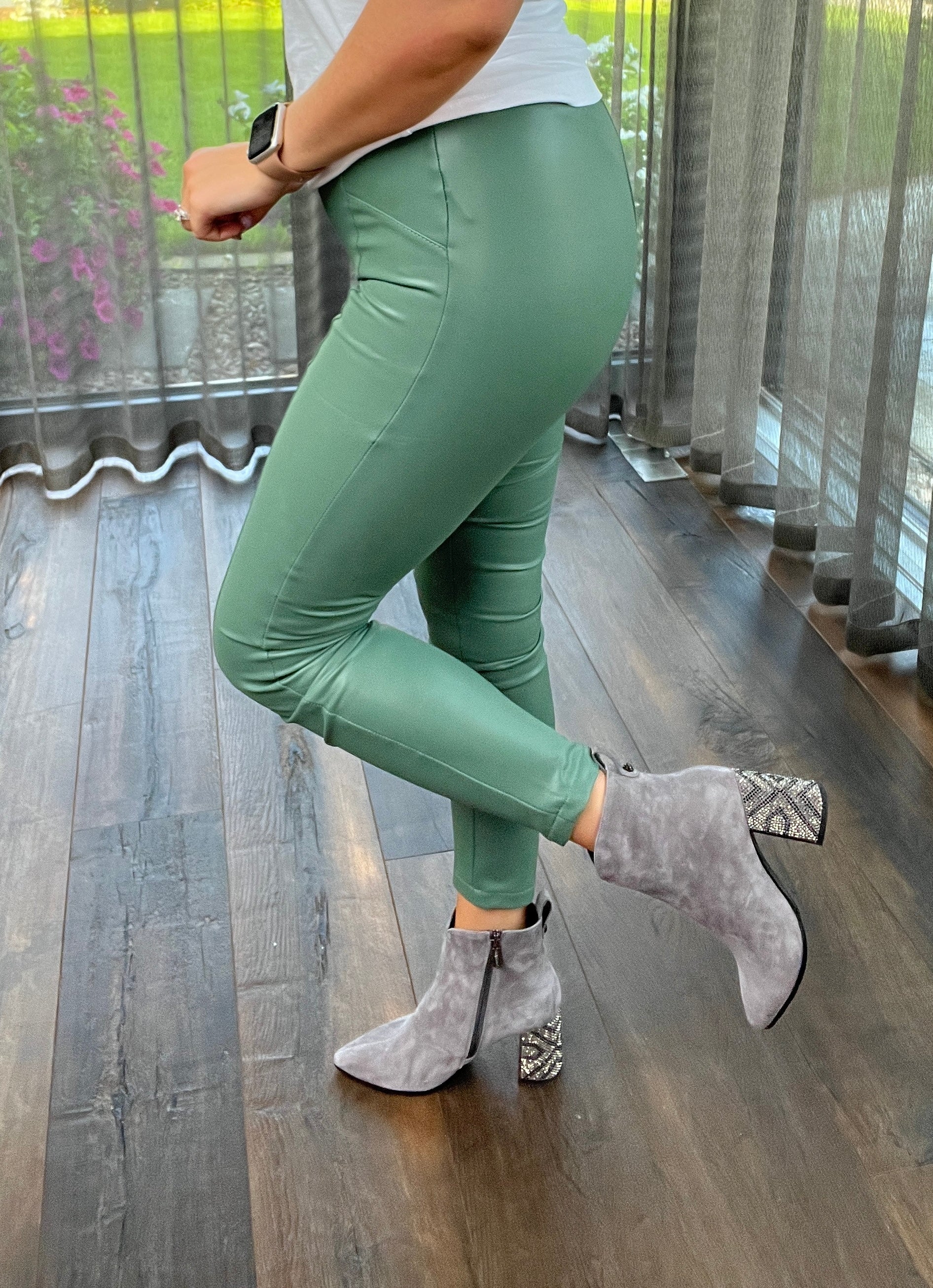 Women's Green Leather & Faux Leather Pants & Leggings