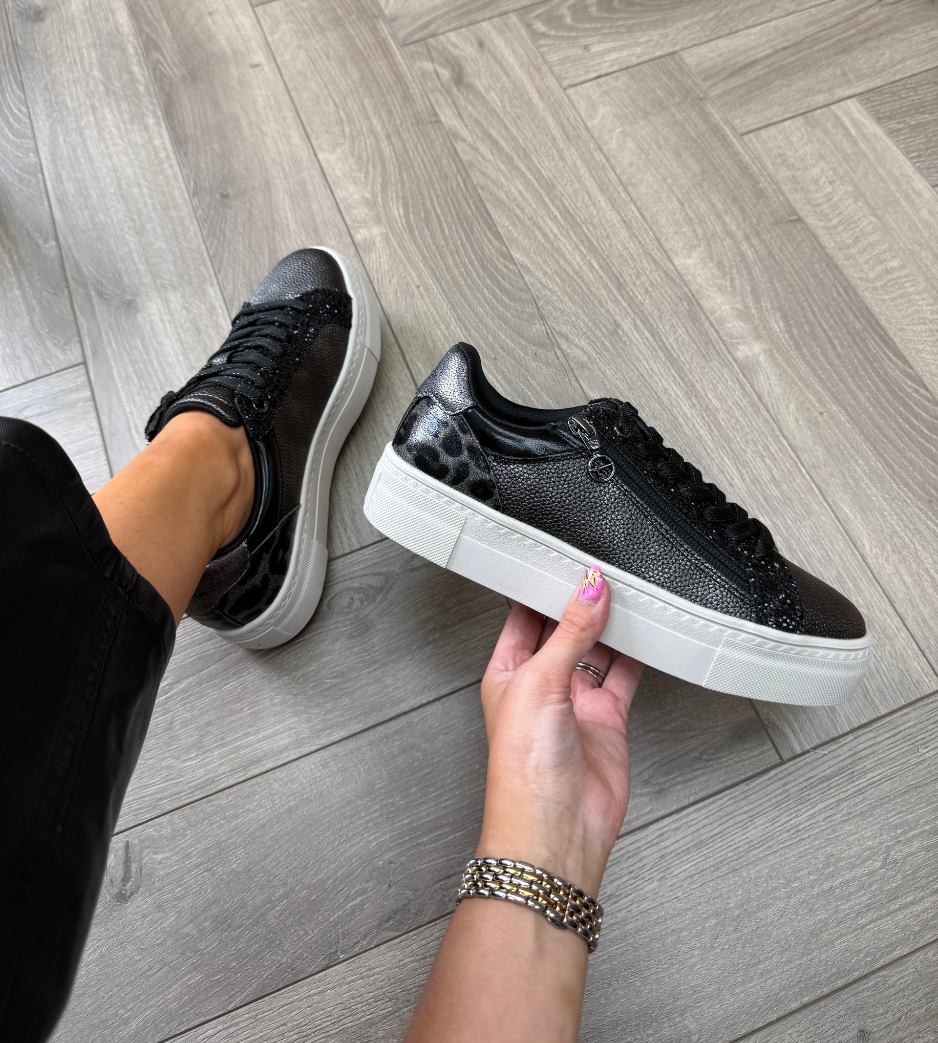 Tamaris (AW25) 1-23313-41 Platform Trainer With Glitter and