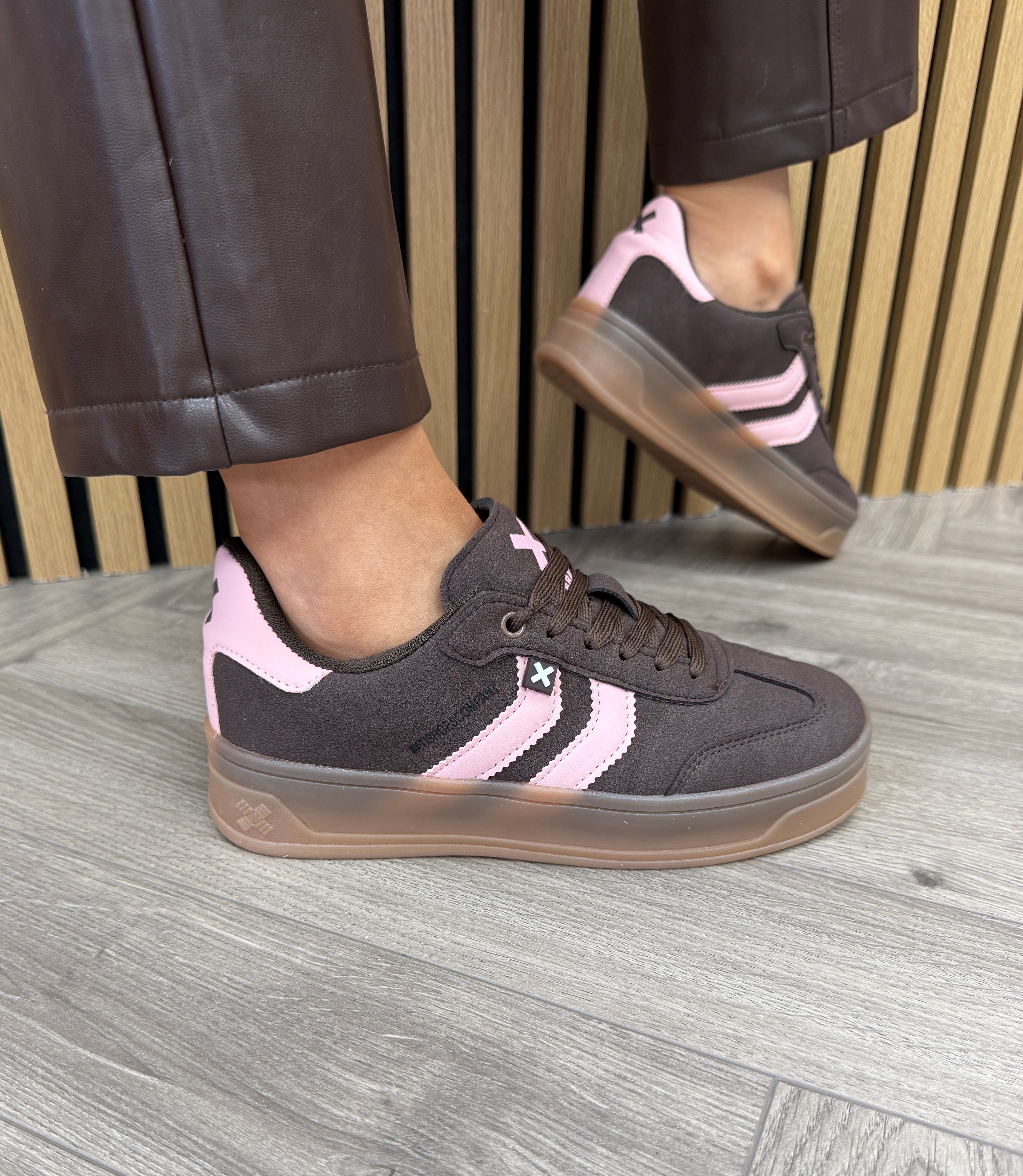 XTI (AW25) 144586 Platform Gum Sole Trainer With Pink