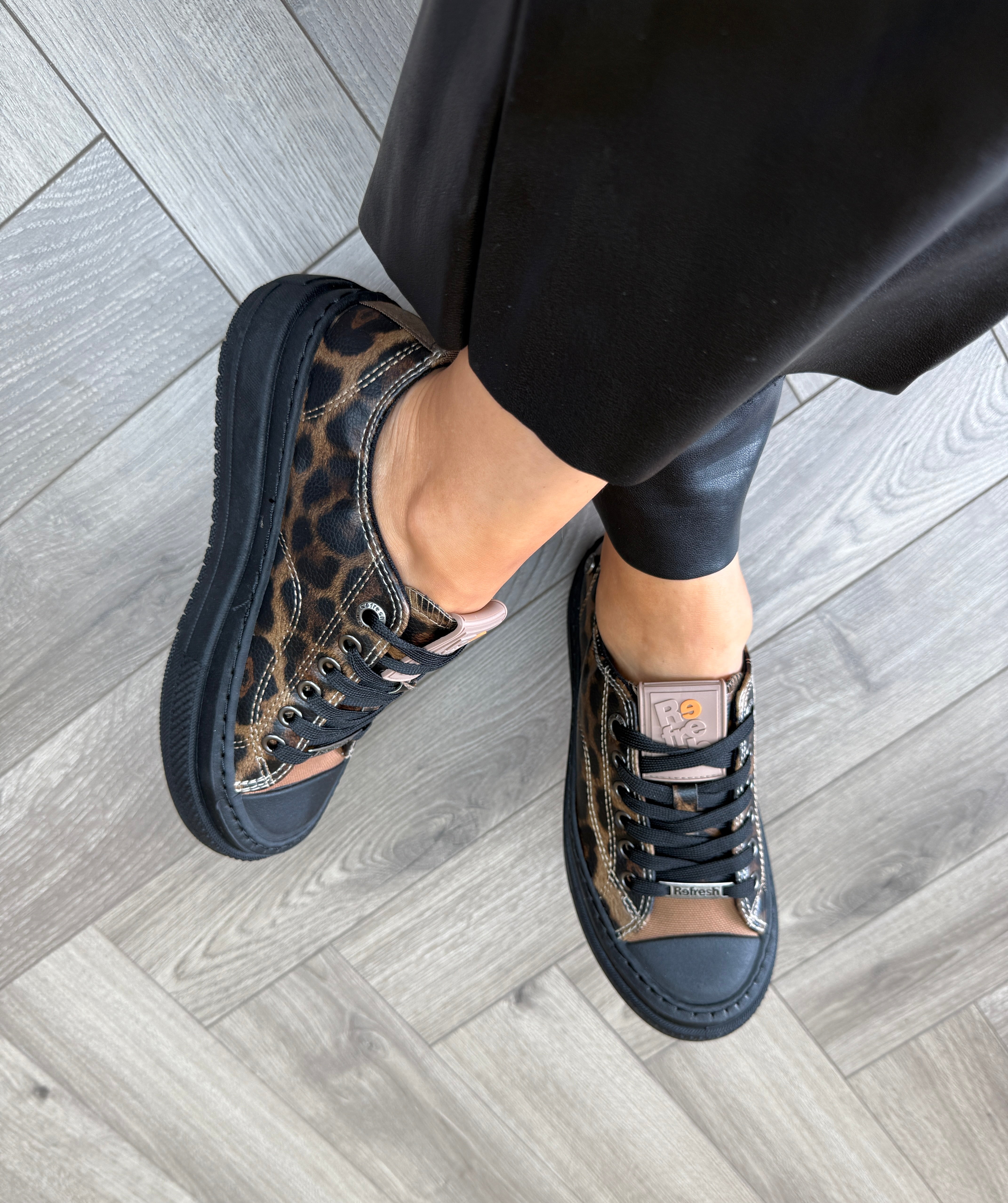 Refresh (AW25) 173072 Platform Dark Gum Sole Trainer -Z.C.Leopard